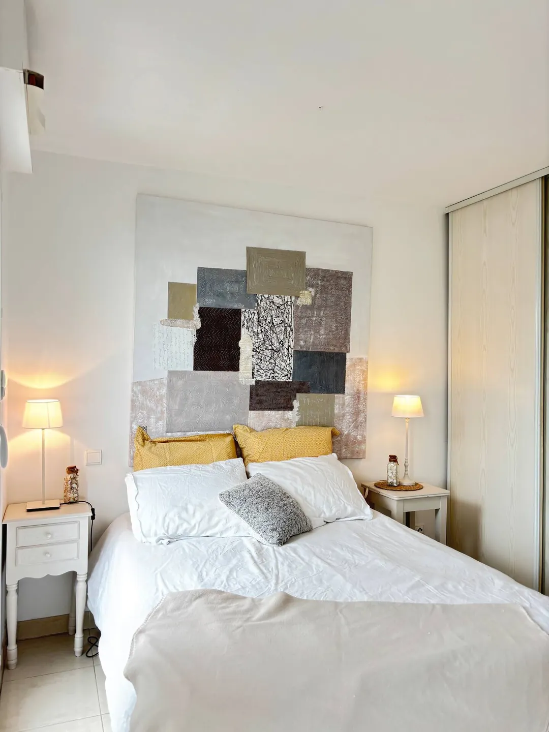 Chambre avec lit double — appartement à Bandol avec piscine collective